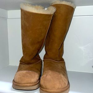 UGG Bailey Bow Tall Chestnut Boot. Size 7.